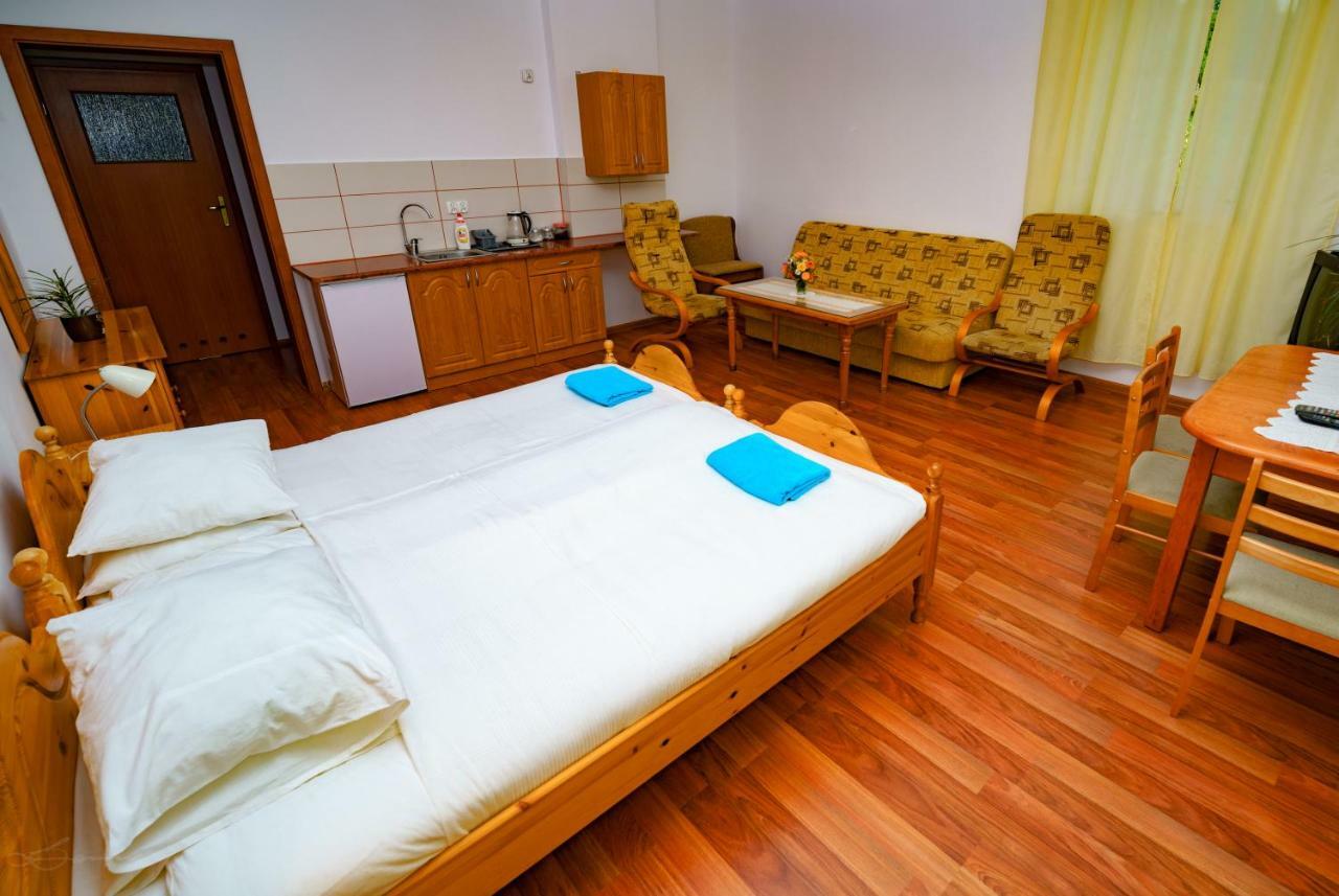 Isaan Ostrzyce Guest House Екстериор снимка